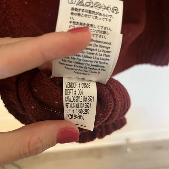 Eddie Bauer Lambs Wool and Camel Red Cable V Neck Sweater NWT - Picture 6 of 6